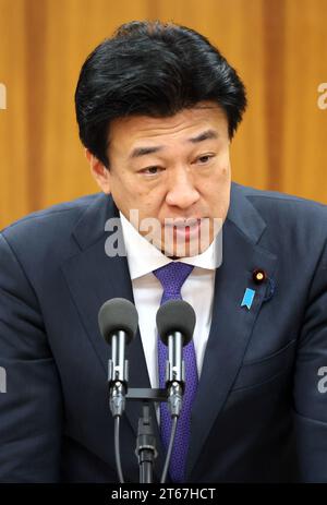 Tokyo, Giappone. 9 novembre 2023. Il ministro della difesa giapponese Minoru Kihara risponde a una domanda durante la sessione del comitato di sicurezza della camera bassa alla dieta Nazionale di Tokyo giovedì 9 novembre 2023. (Foto di Yoshio Tsunoda/AFLO) Foto Stock