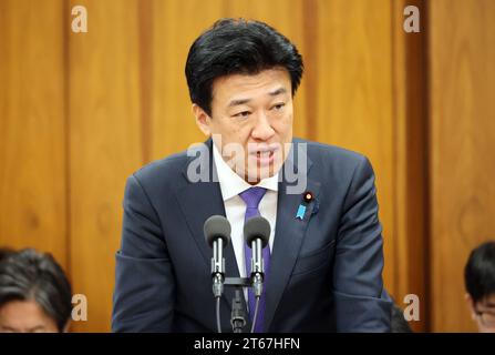 Tokyo, Giappone. 9 novembre 2023. Il ministro della difesa giapponese Minoru Kihara risponde a una domanda durante la sessione del comitato di sicurezza della camera bassa alla dieta Nazionale di Tokyo giovedì 9 novembre 2023. (Foto di Yoshio Tsunoda/AFLO) Foto Stock