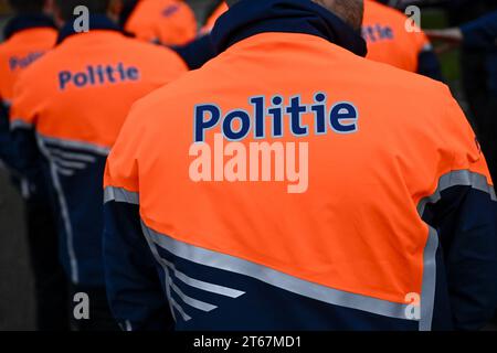 Anversa, Belgio. 9 novembre 2023. La figura mostra una visita a una classe di aspiranti del corpo di sicurezza portuale presso il centro di formazione della polizia marittima federale di Wilrijk, Anversa, giovedì 9 novembre 2023. L'istituzione del corpo fa parte del rafforzamento della polizia di Marina nella lotta contro la criminalità organizzata legata alla droga. BELGA PHOTO DIRK WAEM Credit: Belga News Agency/Alamy Live News Foto Stock