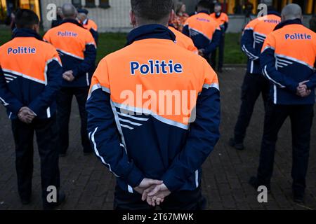 Anversa, Belgio. 9 novembre 2023. La figura mostra una visita a una classe di aspiranti del corpo di sicurezza portuale presso il centro di formazione della polizia marittima federale di Wilrijk, Anversa, giovedì 9 novembre 2023. L'istituzione del corpo fa parte del rafforzamento della polizia di Marina nella lotta contro la criminalità organizzata legata alla droga. BELGA PHOTO DIRK WAEM Credit: Belga News Agency/Alamy Live News Foto Stock