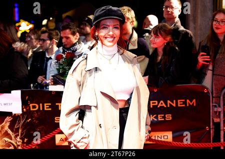 Aline Jost bei der Premiere des Kinofilms Die Tribute von Panem - la Ballata degli uccelli canori e dei serpenti/The Hunger Games: La Ballata degli uccelli canori e dei serpenti in der Lichtburg. Essen, 06.11.2023 *** Aline Jost alla prima del film The Hunger Games The Ballad of songbirds and Snakes The Hunger Games The Ballad of songbirds Snakes at Lichtburg Essen, 06 11 2023 foto:XT.xSchröerx/xFuturexImagex panem essen 3149 Credit: Imago/Alamy Live News Foto Stock