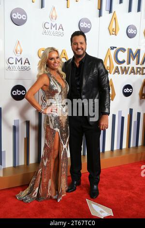 Nashville, Stati Uniti. 8 novembre 2023. Arriva al 57° CMA Awards alla Bridgestone Arena di Nashville, Tennessee, mercoledì 8 novembre 2023. (Foto di Justin Renfroe/Sipa USA) credito: SIPA USA/Alamy Live News Foto Stock