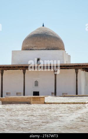 Piccola moschea bianca nella città vecchia di Khiva, uzbekistan, Asia centrale Foto Stock