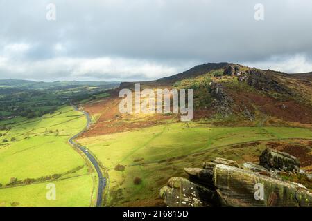 Guardando da Hen Cloud verso Rockhall in the Roaches, Staffordshire, Inghilterra Foto Stock