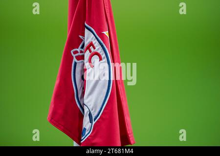 Salisburgo, Austria. 8 novembre 2023. Salisburgo, Austria, 8 novembre 2023: Bandiera d'angolo durante la partita di calcio del gruppo D di UEFA Champions League tra RB Salzburg e Inter alla Red Bull Arena di Salisburgo, Austria. (Daniela Porcelli/SPP) credito: SPP Sport Press Photo. /Alamy Live News Foto Stock