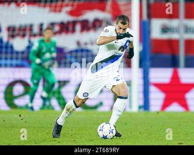 Salisburgo, Austria. 8 novembre 2023. Salisburgo, Austria, 8 novembre 2023: Henrikh Mkhitaryan (22 Inter) controlla la palla durante la partita di calcio del gruppo D di UEFA Champions League tra RB Salzburg e Inter alla Red Bull Arena di Salisburgo, Austria. (Daniela Porcelli/SPP) credito: SPP Sport Press Photo. /Alamy Live News Foto Stock