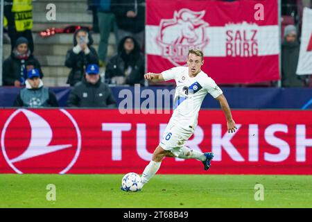 Salisburgo, Austria. 8 novembre 2023. Salisburgo, Austria, 8 novembre 2023: Davide Frattesi (16 Inter) controlla la palla durante la partita di calcio del gruppo D di UEFA Champions League tra RB Salzburg e Inter alla Red Bull Arena di Salisburgo, Austria. (Daniela Porcelli/SPP) credito: SPP Sport Press Photo. /Alamy Live News Foto Stock