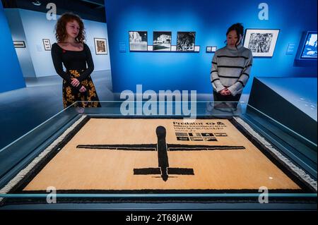 Londra, Regno Unito. 9 novembre 2023. John Ricks, Predator (bombardamento su tappeto), 2016 - nuove gallerie permanenti, The Blavatnik Art, Film and Photography Galleries, aperto all'Imperial War Museum di Londra prima della domenica della memoria. Crediti: Guy Bell/Alamy Live News Foto Stock