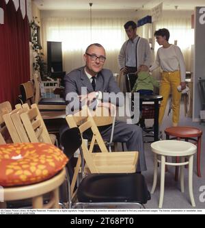 Feodor Ingvar Kamprad. 30 marzo 1926 – 27 gennaio 2018) è stato un magnate miliardario svedese noto per aver fondato IKEA, una multinazionale specializzata nel settore dell'arredamento. Nella foto, nel primo negozio IKEA, ha aperto nella sua città natale di Älmhult Småland, Svezia, nel 1968. Roland Palm rif. 2-11-10 Foto Stock