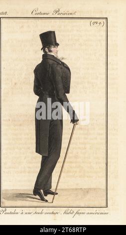 Gentiluomo francese con cappello, cappotto in stile americano, pantaloni con cucitura singola, con canna. Pantalon a une seule couture, habit facon americaine. Incisione a mano su un piatto di moda di Louis Marie Lante di Pierre de la Mesangeres Journal des Dames et des Modes, Magazine of Women and Fashion, Parigi, 1818. Foto Stock