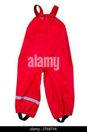 Abbigliamento per bambini - impermeabile rosso con catarifrangente sulla gamba isolato sullo sfondo bianco Foto Stock