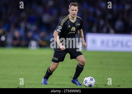 Il difensore tedesco di Berlino Paul Jaeckel controlla la palla durante la partita di Champions League tra SSC Napoli e Union Berlin allo stadio Diego Armando Maradona di Napoli, Italia meridionale, l'8 novembre 2023. Foto Stock