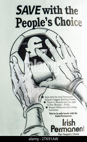 Una pubblicità del 1988 per l'Irish Permanent Building Society, che è descritta come la più grande società edile dell'Irlanda. Un'organizzazione che potrebbe risalire alla sua storia fino al 1884. Nel 1994 ha demutualizzato e offerto un servizio bancario completo. Dopo il crollo finanziario del 2008 il governo irlandese fu costretto a salvare la banca che da allora si era fusa con la TSB Bank (Irlanda) e divenne nota come TSB permanente. Foto Stock