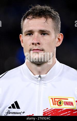 Paul Jaeckel dell'FC Union Berlin guarda in prima persona durante la partita di calcio di Champions League del gruppo C tra l'SSC Napoli e l'FC Union Berlin allo stadio Diego Armando Maradona di Napoli (Italia), 8 novembre 2023. Foto Stock