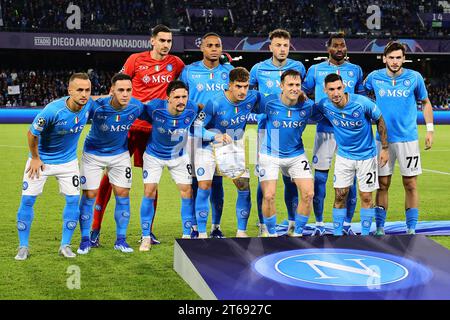 I giocatori del Napoli si mettono in posa per una foto di squadra durante la partita di calcio di Champions League Group C tra SSC Napoli e FC Union Berlin allo stadio Diego Armando Maradona di Napoli (Italia), 8 novembre 2023. Foto Stock