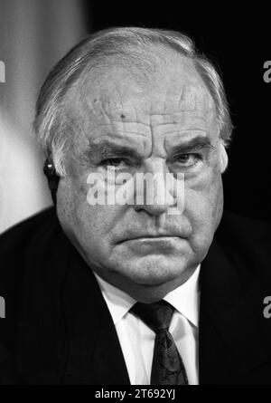 Germania, Bonn, 04/12/1992 Archivio: 37-73-32 consultazioni franco-tedesche foto: Cancelliere federale Helmut Kohl [traduzione automatica] Foto Stock