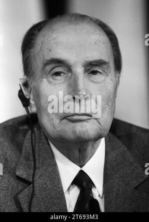 Germania, Bonn, 04/12/1992 Archivio: 37-69-28 consultazioni franco-tedesche foto: Presidente Francois Mitterrand [traduzione automatica] Foto Stock