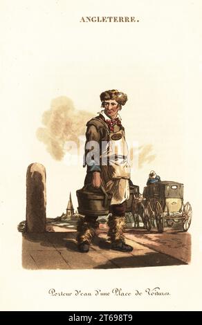 waterman con licenza presso una stazione di carrozza con secchi d'acqua per cavalli, Londra, 1800 Il suo numero di targa è sul grembiule, e le sue gambe sono legate con fieno per tenergli asciutti i piedi. Diversi taxi hackney dietro di lui. Porteur d'eau d'une Place de voitures. Incisione su copperplate a mano dopo un'illustrazione di William Alexander di J-B.. Eyries l'Angleterre ou Costumes, Moeurs et Usages des Anglais, England: Costumes, Manners and Mores of the English, Librairie de Gide Fils, Parigi, 1821. Jean-Baptiste Eyries (1767-1846) è stato un geografo, autore e traduttore francese. Foto Stock