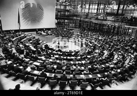 Germania, Bonn, 24/11/1992 Archivio: 37-54-30 Bundestag session on the budget 93 foto: Vista della nuova sala riunioni Bundestag [traduzione automatizzata] Foto Stock