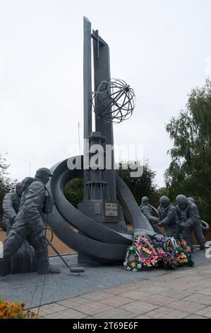 Monumento a coloro che hanno salvato il World Monument ai vigili del fuoco di Chernobyl Foto Stock
