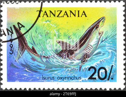 Francobollo cancellato stampato dalla Tanzania, che mostra Shortfin Mako (Isurus oxyrinchus), circa 1993. Foto Stock