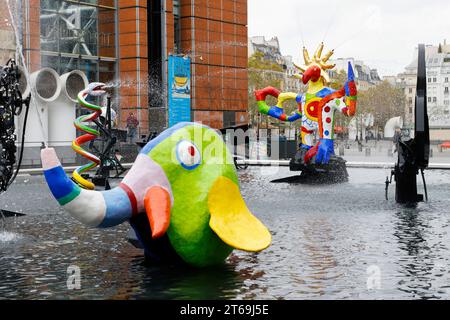 LA MITICA FONTANA DI STRAVINSKY RESTAURATA DI RECENTE A PARIGI Foto Stock