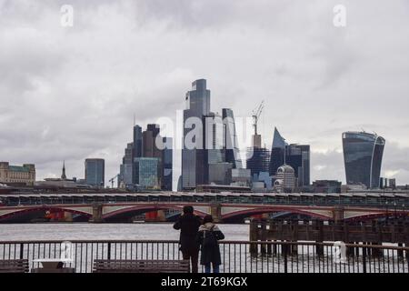 Londra, Regno Unito. 9 novembre 2023. Vista generale dello skyline della città di Londra, il quartiere finanziario della capitale, in una giornata parzialmente nuvolosa. Credito: Vuk Valcic/Alamy Live News Foto Stock