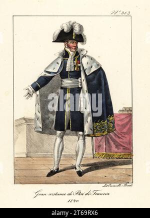 Membro della camera dei pari di Francia in abiti cerimoniali completi, Restauro Borbone, 1820. In bicorne con pennacchi, mantello rivestito di ermellino, cappotto blu, breches, fascia e spada da campo. Grand Costume des Pairs de France. Litografia colorata a mano di Lorenzo Bianchi e Domenico Cuciniello dopo Hippolyte Lecomte da Costumi civili e militari della monarchia francese dal 1200 al 1820, Napoli, 1825. Edizione italiana dei Lecomti costumi civili e militari della monarchia francese dal 1200 al 1820. Foto Stock