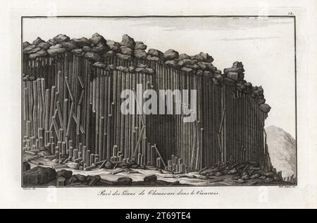 Colonnato di prismi di basalto o strada rialzata del gigante vicino al vulcano estinto Chenavari Peak, Vivarais/Ardeche Range. Dopo un progetto di Veyrenc in Recherches sur les volcans Eventints di Barthelemy Faujas de Saint-Fond, 1778. Pave des Geans de Chenavari dans le Vivarais. Incisione a lastra di rame di Giuseppe Dall'acqua di Scipion Breislaks Traite sur la Structure exterieure du Globe, Trattato sulla struttura esterna del Globe, Jean-Pierre Giegler, Milano, 1822. Foto Stock