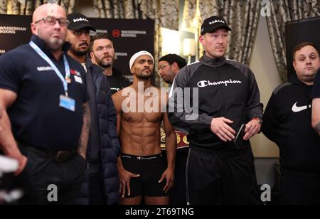 Brighton, Regno Unito. 9 novembre 2023. Harlem Eubank e Timo Schwarzkopf pesano al Grand Hotel di Brighton. Crediti: James Boardman/Alamy Live News Foto Stock