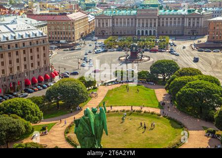Vista aerea di St Piazza Isacco, il Palazzo Mariinskij e il monumento a Nicola i dal colonnato di San La cattedrale di Isaac. St Petersburg, Ru Foto Stock