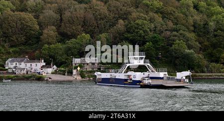 Il traghetto più alto attraversa il fiume Dart a Dartmouth, nel sud del Devon, visto qui al Britannia Crossing sul lato del fiume Kingswear. Foto Stock