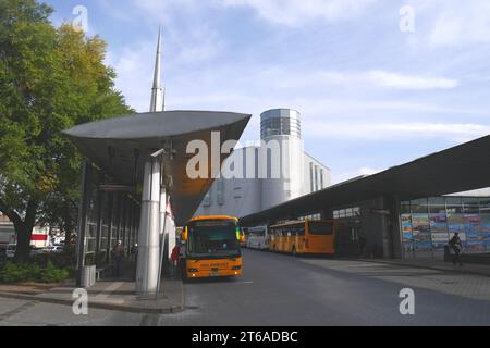 Stazione degli autobus di Nepliget, Ferencvaros, Budapest, Ungheria Foto Stock