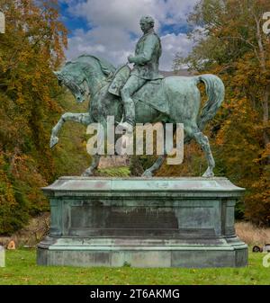 Statua del feldmaresciallo visconte Hugh Gough nei terreni del castello di Chillingham, di John Henry Foley, Chillingham, Northumberland, Inghilterra, Regno Unito Foto Stock