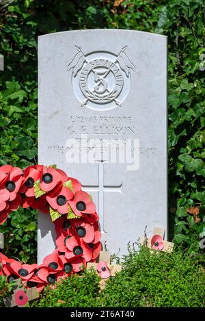 Tomba del soldato G. E. Ellison, ultimo soldato britannico ucciso durante la prima guerra mondiale, St. Cimitero militare Symphorien, Saint-Symphorien vicino a Mons, Hainaut, Belgio Foto Stock