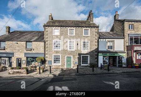 North Craven Building Preservation Trust sta progettando di rigenerare questo edificio georgiano, il Dr. Buck's House a Settle Market Place, North Yorkshire. Foto Stock