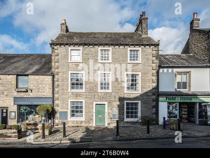 North Craven Building Preservation Trust sta progettando di rigenerare questo edificio georgiano, il Dr. Buck's House a Settle Market Place, North Yorkshire. Foto Stock