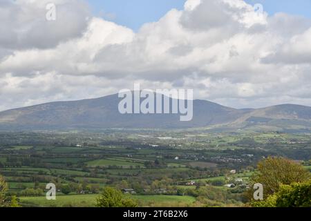 Vista sulla valle e sulla catena montuosa Blackstairs Foto Stock