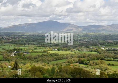 Vista sulla valle e sulla catena montuosa Blackstairs Foto Stock