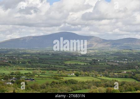 Vista sulla valle e sulla catena montuosa Blackstairs Foto Stock