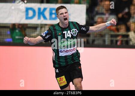 Hannover, Germania. 9 novembre 2023. Pallamano: Bundesliga, TSV Hannover-Burgdorf - THW Kiel, Matchday 12, ZAG Arena. Vincent Büchner gesticolati di Hannover. Credito: Swen Pförtner/dpa/Alamy Live News Foto Stock