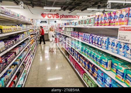 Miami Beach Florida, grandi magazzini Target discount, interni interni interni, scaffali in vendita, prodotti per l'igiene femminile, cuscinetti monouso, CVS Foto Stock