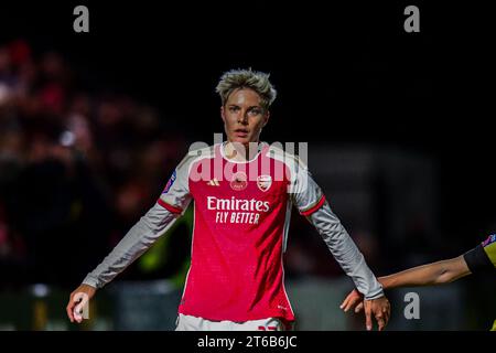 Borehamwood, Regno Unito. 9 novembre 2023. Lina Hurtig (17 Arsenal) guarda al match di fa Women's Continental Tyres League Cup tra Arsenal e Bristol City al Meadow Park, Borehamwood, giovedì 9 novembre 2023. (Foto: Kevin Hodgson | mi News) crediti: MI News & Sport /Alamy Live News Foto Stock