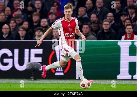 AMSTERDAM, PAESI BASSI - 9 NOVEMBRE: Kristian Hlynsson (Ajax) controlla la palla durante la partita del gruppo B - UEFA Europa League 2023/24 dell'AFC Ajax e. Foto Stock