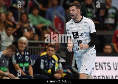 Hannover, Germania. 9 novembre 2023. Pallamano: Bundesliga, TSV Hannover-Burgdorf - THW Kiel, Matchday 12, ZAG Arena. I gesticolati di Niclas Ekberg di Kiel. Credito: Swen Pförtner/dpa/Alamy Live News Foto Stock