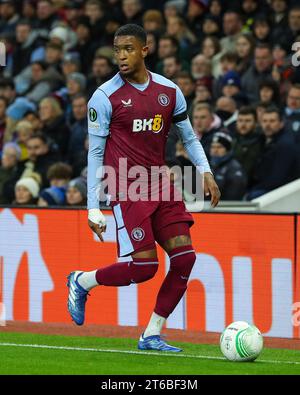 Ezri Konsa #4 di Aston Villa in azione durante la partita UEFA Europa Conference League Aston Villa vs AZ Alkmaar a Villa Park, Birmingham, Regno Unito, 9 novembre 2023 (foto di Gareth Evans/News Images) Foto Stock