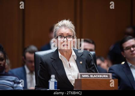 La senatrice degli Stati Uniti Marsha Blackburn (repubblicana del Tennessee) in un'audizione giudiziaria del Senato presso l'Hart Senate Office Building a Washington, DC giovedì 9 novembre 2023. L'udienza doveva prendere in considerazione un'autorizzazione per citazioni di comparizione relative all'indagine etica della Corte Suprema, e le nomine di Mustafa Taher Kasubhai, per essere giudice distrettuale degli Stati Uniti per il distretto dell'Oregon, e di Eumi K. Lee, per essere giudice distrettuale degli Stati Uniti per il distretto settentrionale della California.credito: Annabelle Gordon/CNP/Sipa USA Foto Stock