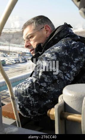 La USS Blue Ridge arriva a Tomakomai 120203 Foto Stock