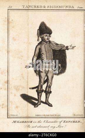 David Garrick nel personaggio di Tancred nel poeta James Thomsons Tancred e Sigismunda. E' in costume con l'uniforme degli ussari, la pelisse e la sciabola. Incisione Copperplate di J. Thornthwaite su un'illustrazione di James Roberts del Bells British Theatre, composta dalle più stimate opere teatrali inglesi, John Bell, Londra, 1780. Foto Stock