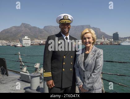 USS Carney (DDG 64) 200316 Foto Stock